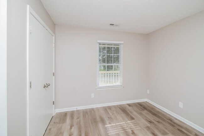 Building Photo - 3097 Champion Ln SW