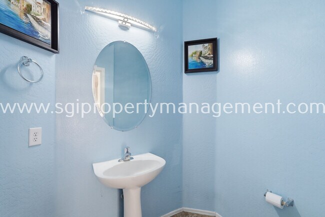Building Photo - 6827 N 71st Dr