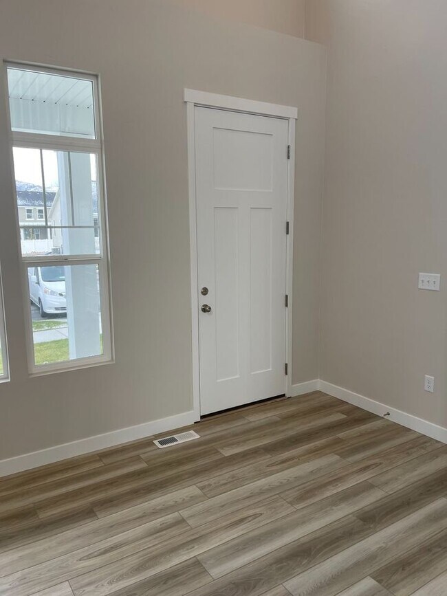 Building Photo - 859 N Basalt Ln