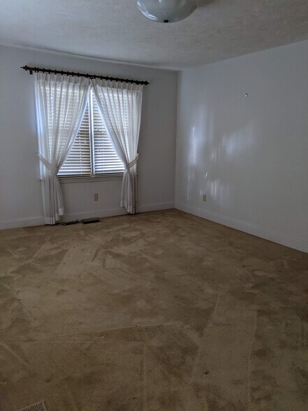 Building Photo - 17020 Morris Dr
