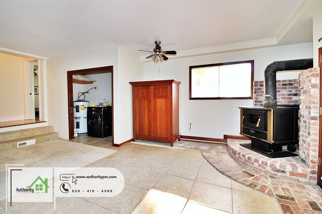 Building Photo - 3350 Mountain Oak Dr