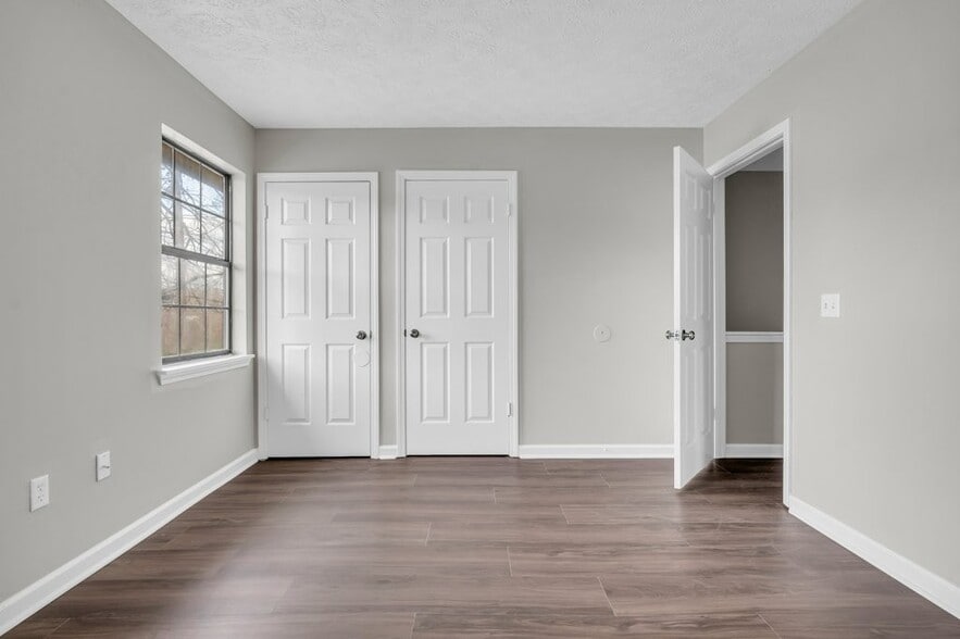 Building Photo - 456 W Broad St