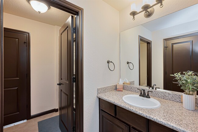 Building Photo - 26 S Swanwick Pl
