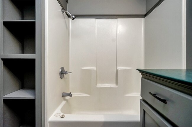 Building Photo - 10 Carol Ct