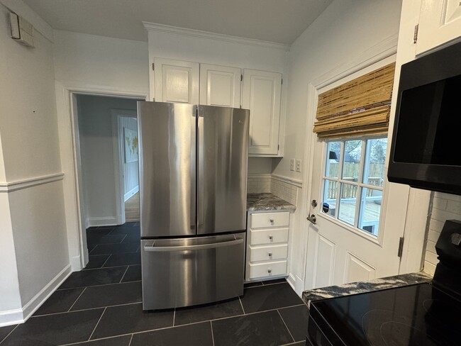 Building Photo - 5009 E Seminary Ave