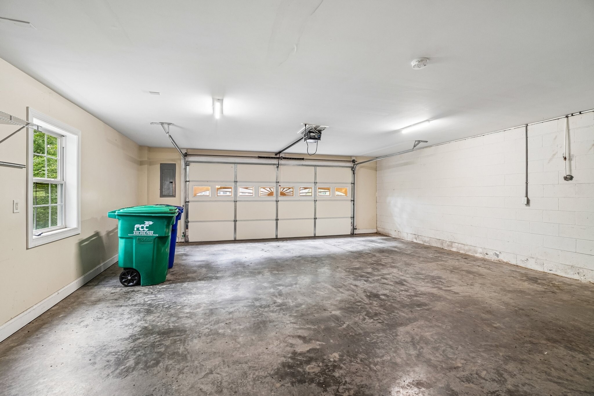 Building Photo - 166 Mount Royal Dr
