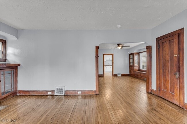 Building Photo - 11913 Buckingham Ave