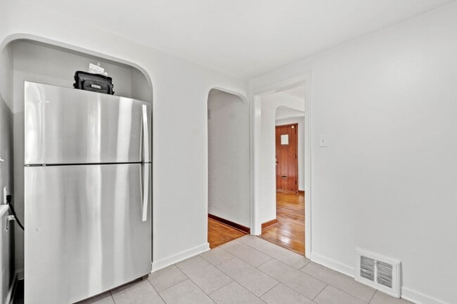 Building Photo - AVAILABLE SEPT 1st!! Check out this BEAUTIFUL & UPDATED home in Penn Hills!