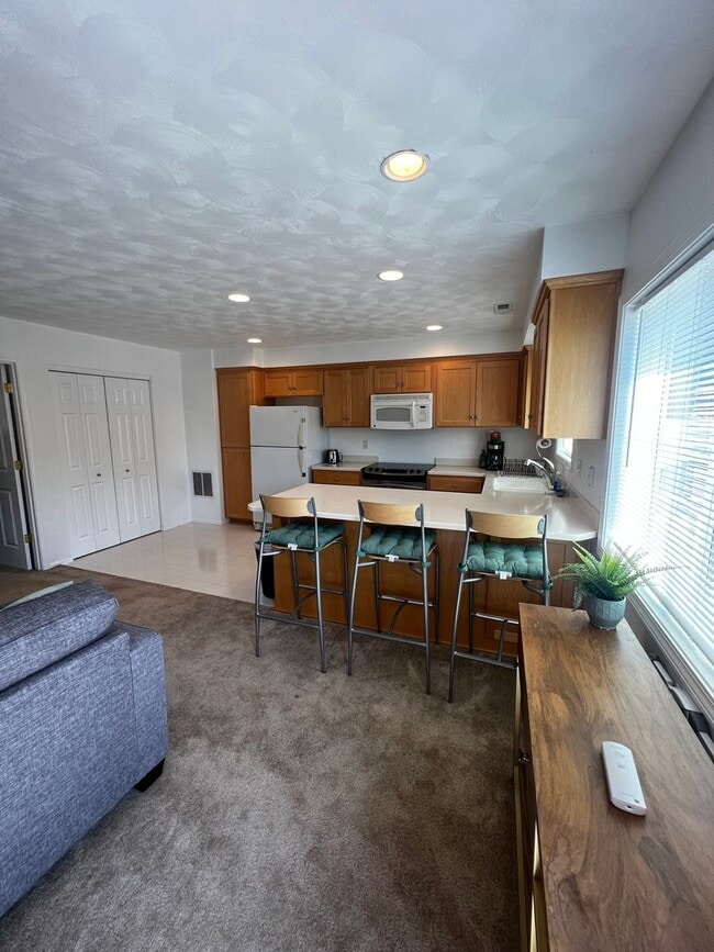 Building Photo - 4-Bedroom 3-Bathroom house with attached 1 bedroom apartment