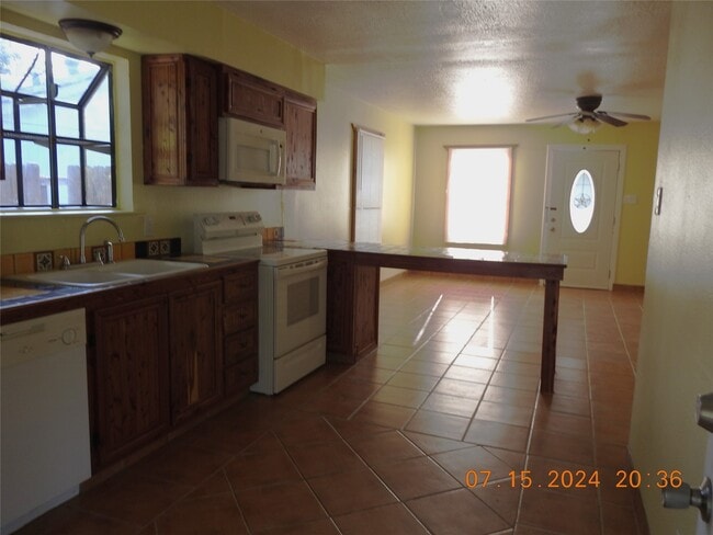 Building Photo - 34819 Lake Point