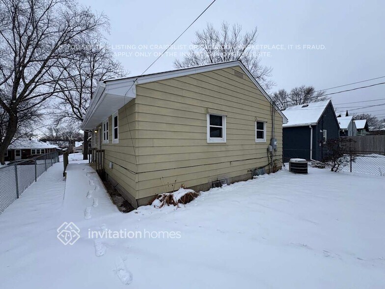 Building Photo - 4240 6th St NE