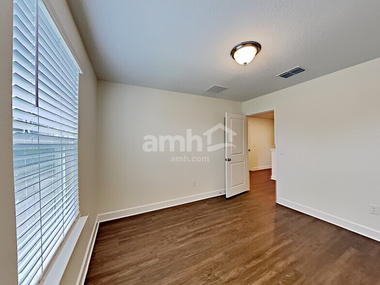 Building Photo - 284 Bering Ln