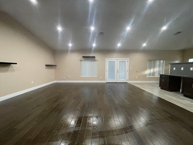 Building Photo - 17515 Live Oak St