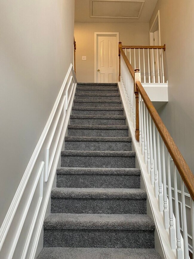 Building Photo - You can't miss this DEAL!