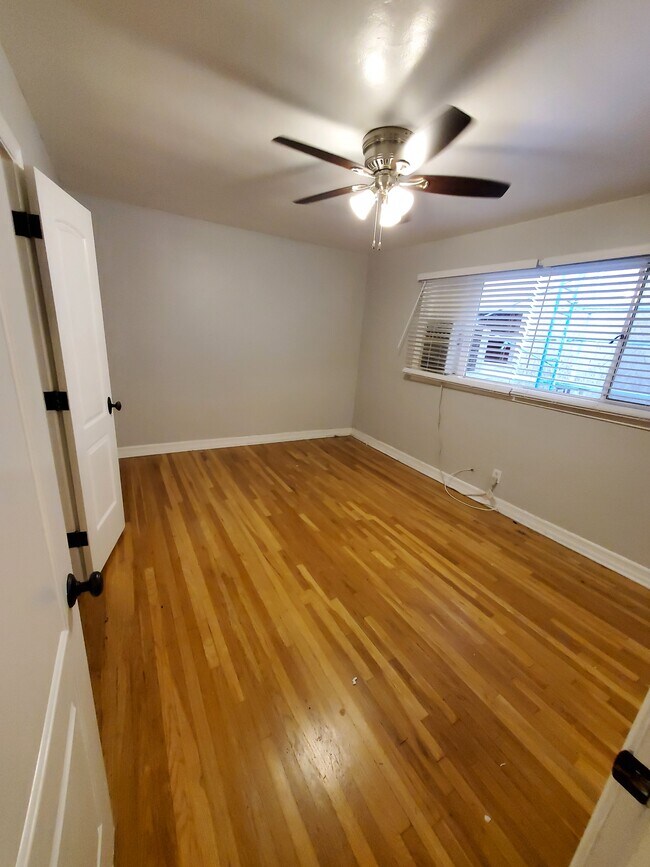 Building Photo - 920 Westbourne Dr