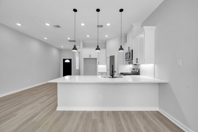 Building Photo - 14833 Spica Ct