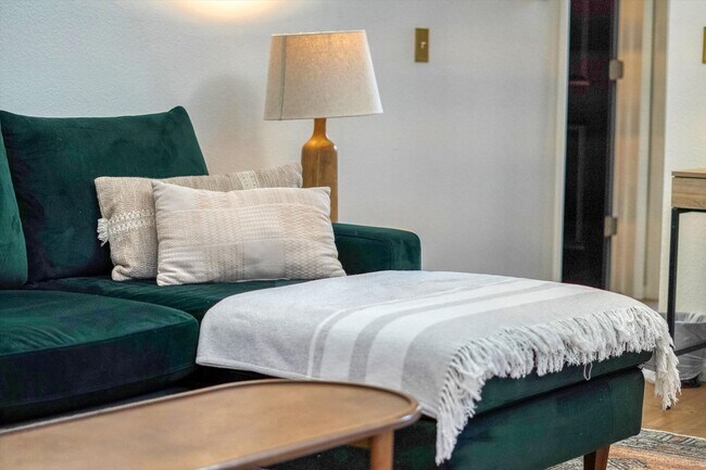 Building Photo - Fantastic Littleton condo  2 bedrooms and ...