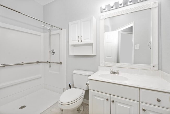 Building Photo - 421 Livingstone Ln