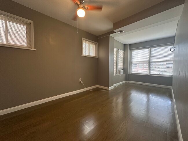 Building Photo - 4918 N Troy St
