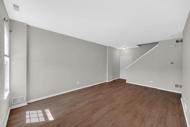 Building Photo - 5005 Corning Ct