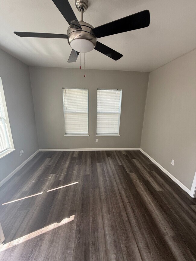Building Photo - 122 Pineview Dr