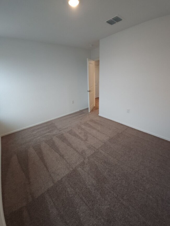 Building Photo - 1 Week Free rent Special! South Side of SA /VIDA community Brand New 4-bed, 2-bth home