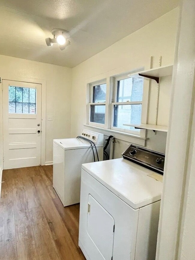 Building Photo - Live near Lower Park!