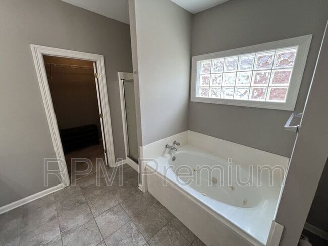 Building Photo - 5518 Arialo Dr