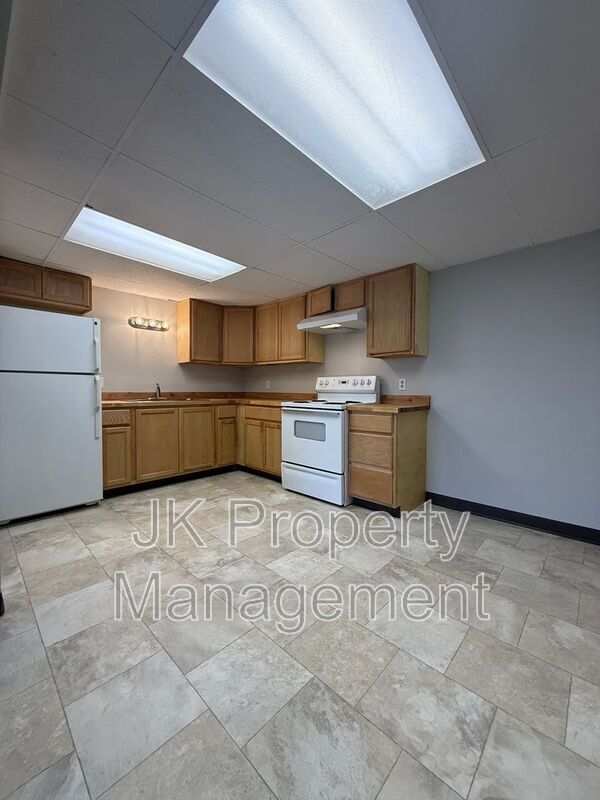 Building Photo - 1122 1st Ave SW