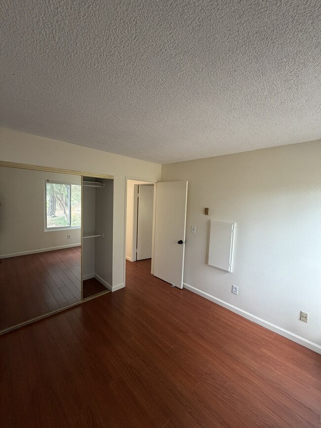 Building Photo - 3652 Clairemont Dr