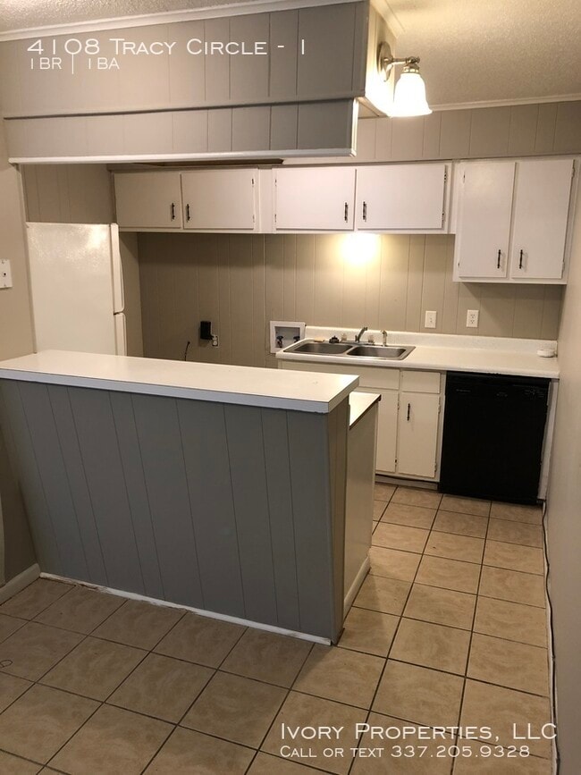 Building Photo - 4108 Tracy Circle Apt. 1