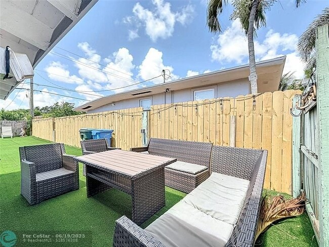 Building Photo - 50 NE 56th Ct