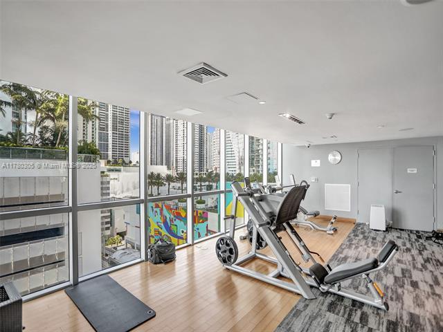 Building Photo - 900 Biscayne
