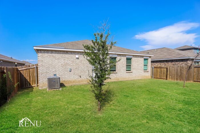 Building Photo - 1923 Hialeah Dr