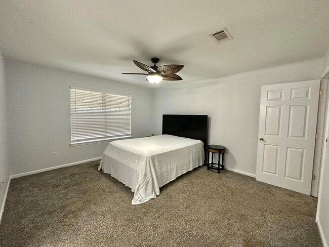 Building Photo - 5127 Stewart Dr