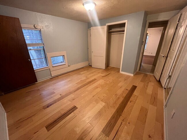 Building Photo - Charming North Campus Bungalow