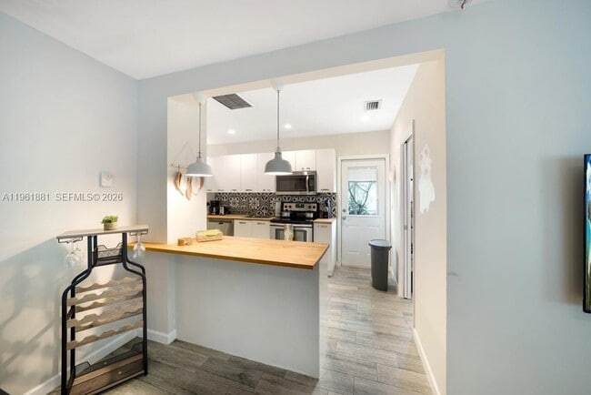 Building Photo - 970 SW 9th St