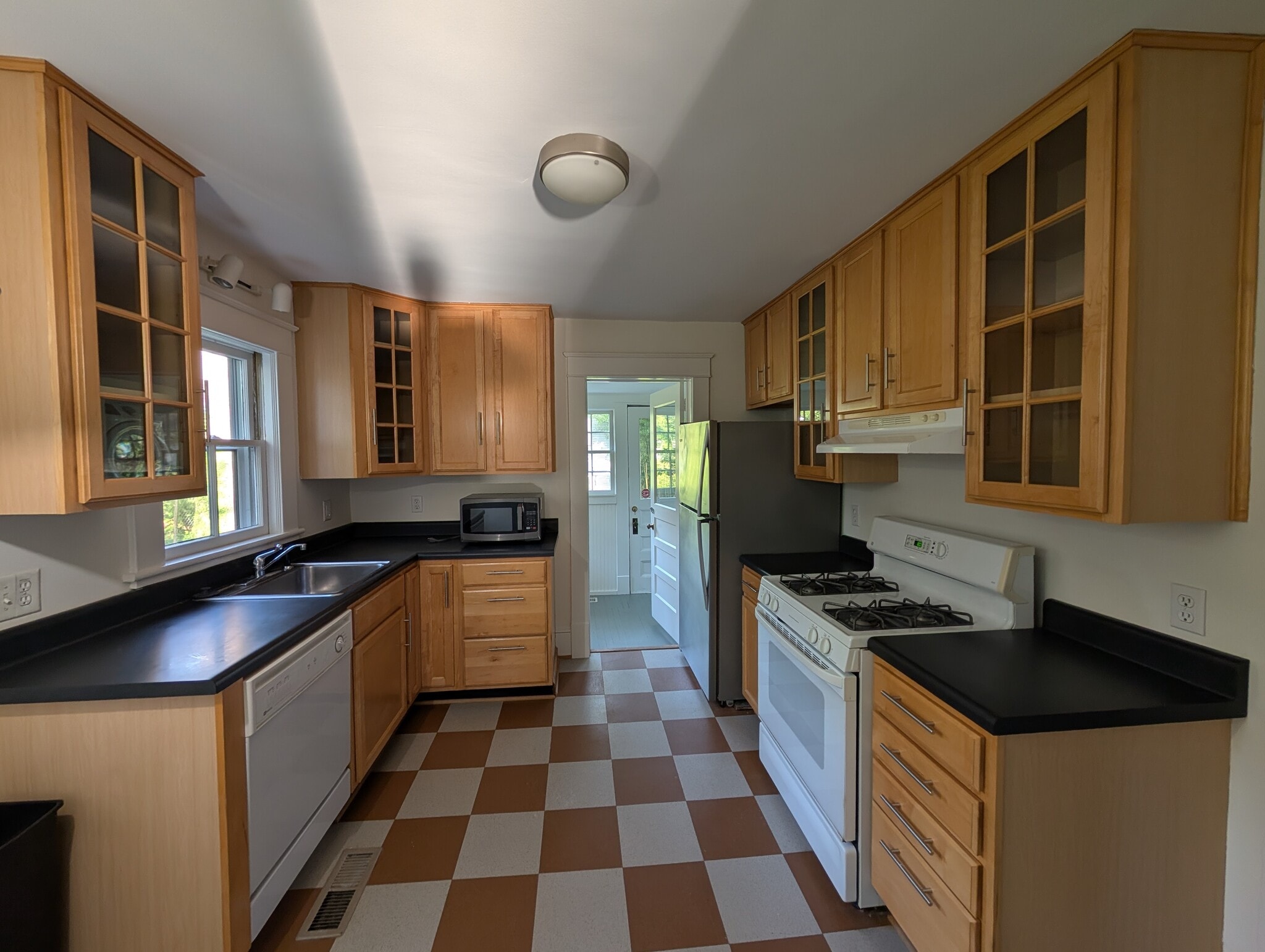 Kitchen - 809 Simpson St