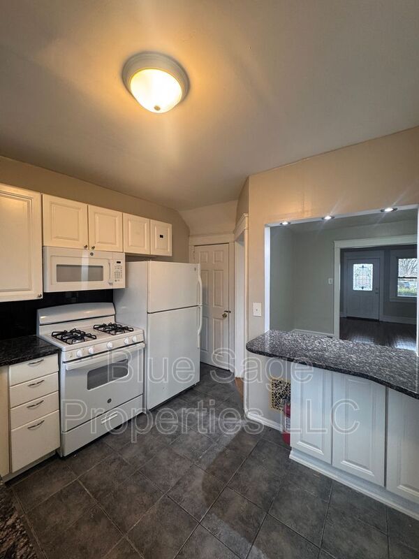 Building Photo - 1411 Lawrence Rd