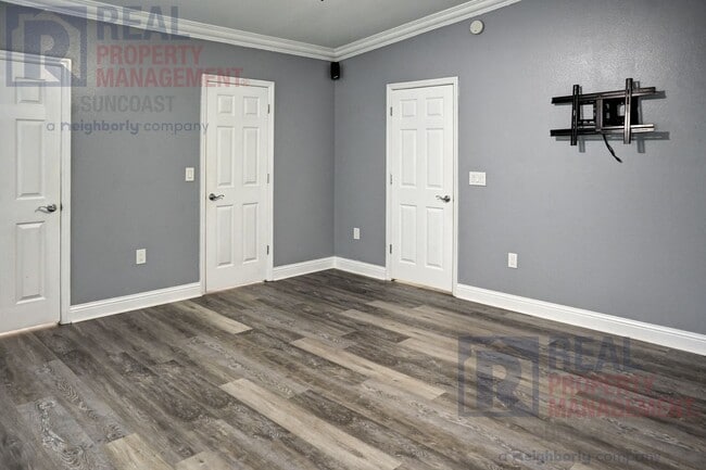 Building Photo - 4407 N Chamberlain Blvd