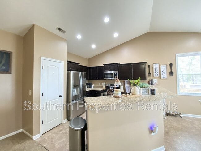 Building Photo - 463 Juno Dr