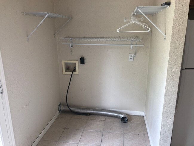 Building Photo - College Station - 2 Bedroom / 1 Bath Duple...