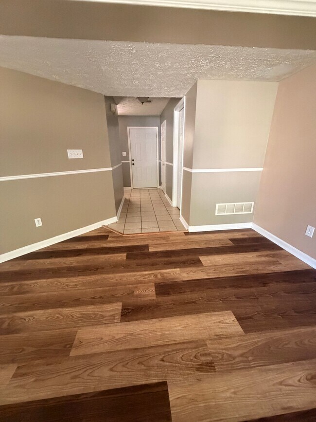 Building Photo - 2185 Belmont Dr