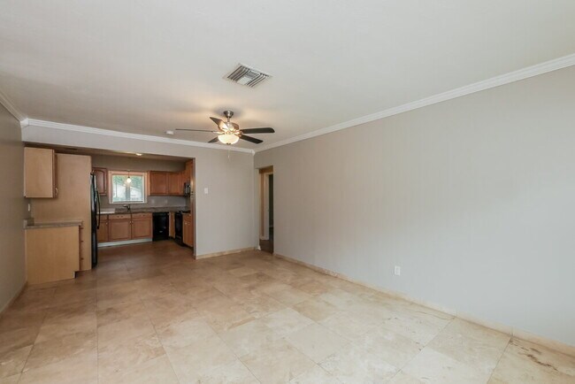 Building Photo - 5809 Buchanan St