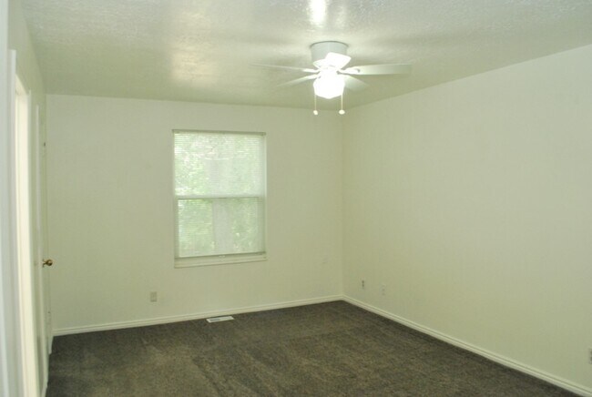 Building Photo - 2954 S 625 W