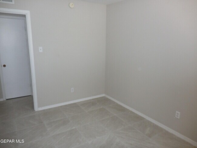 Building Photo - 3608 Sheppard Ave