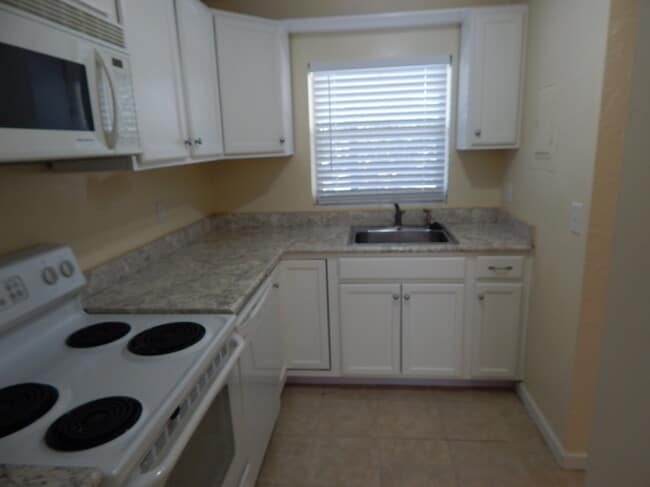 Building Photo - 416 N. Grandview Ave.