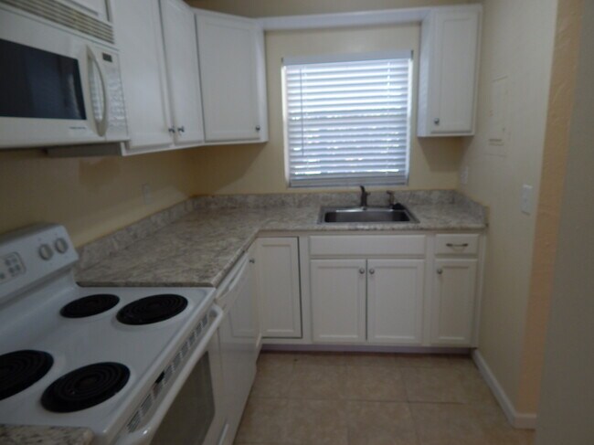 Building Photo - Beachside Apartments