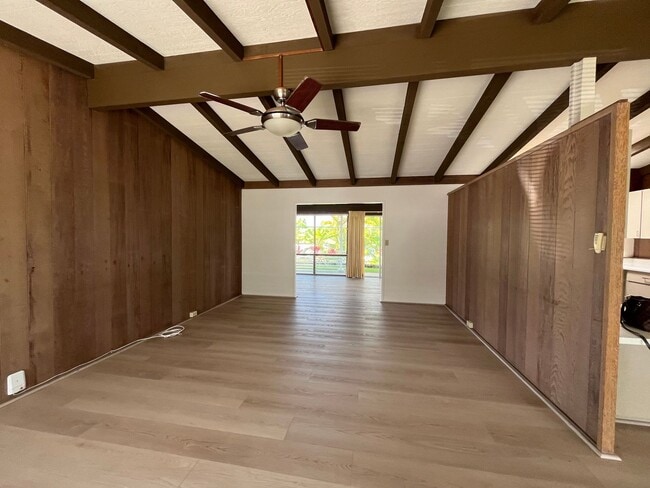 Building Photo - Enchanted Lake 3/2/2 Car Carport