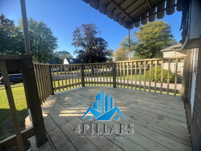 Building Photo - "Charming 3-Bedroom Home with Spacious Lay...